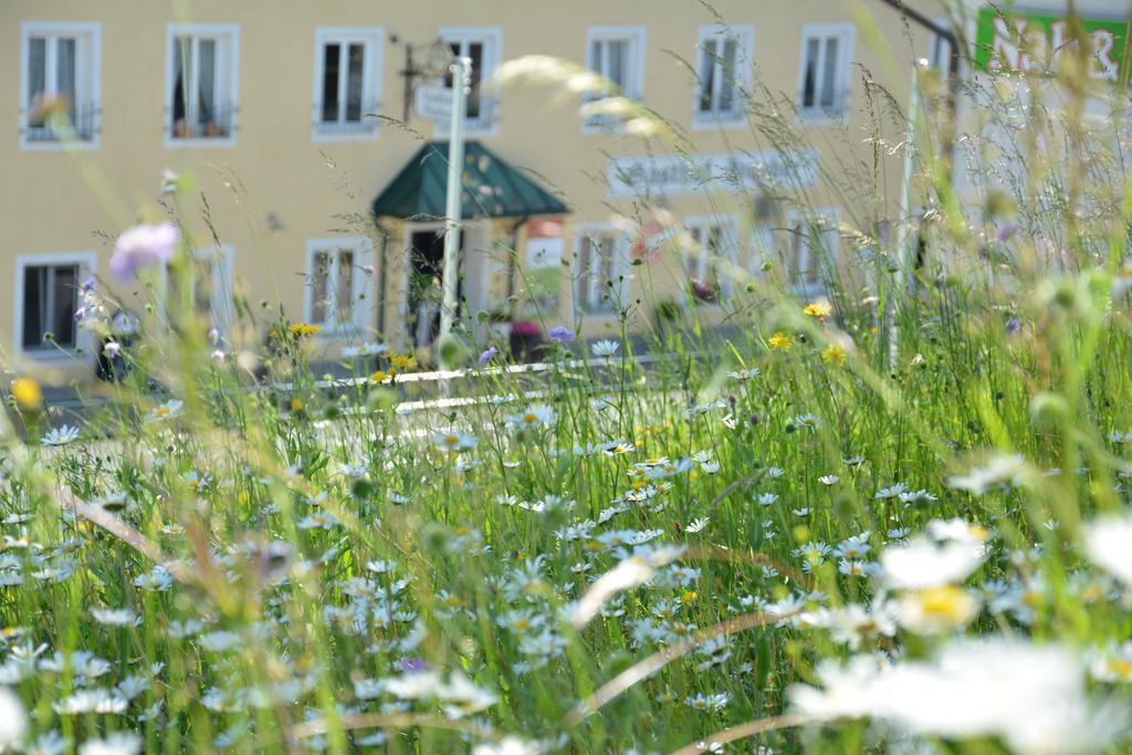 ホテル Hueber Der Wirt Sankt Georgen an der Leys エクステリア 写真
